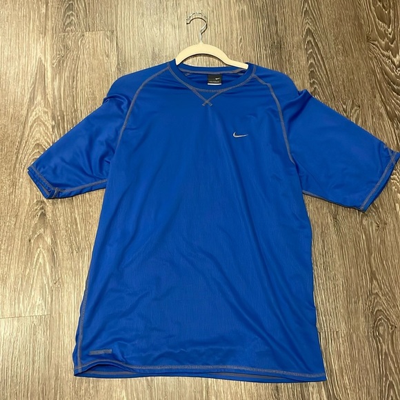 Nike Shirt - Picture 1 of 2